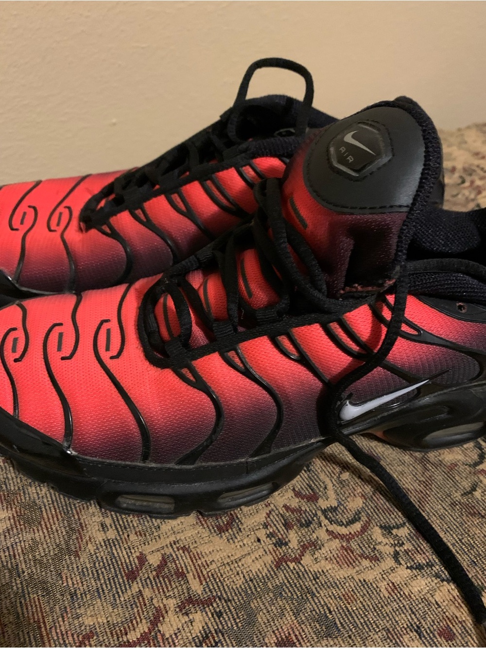 Nike Men’s Deadpool 2020 Red and Black Gradient Wave Sneakers